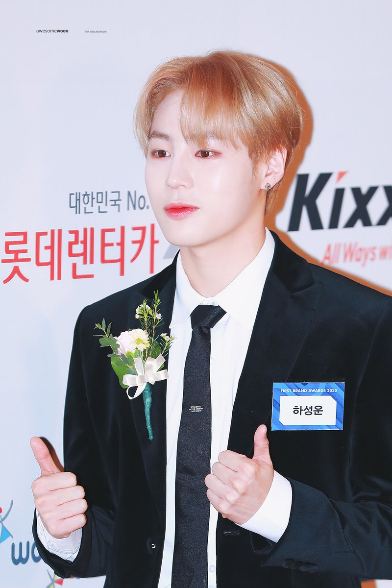 awesomewoon's tweet photo. 하성운으로 가득한 2020년이 더 기대돼💛
수상 너무 축하해🥰
https://t.co/CKEEZSvRgS
https://t.co/Yd9YBkI934
https://t.co/m0EnCGJCYP
https://t.co/F3oMSi2BhR

#하늘의전부_하성운_수상축하해
#하성운_하늘이_더_사랑해
#하성운 #HASUNGWOON https://t.co/M27yCtqZcQ