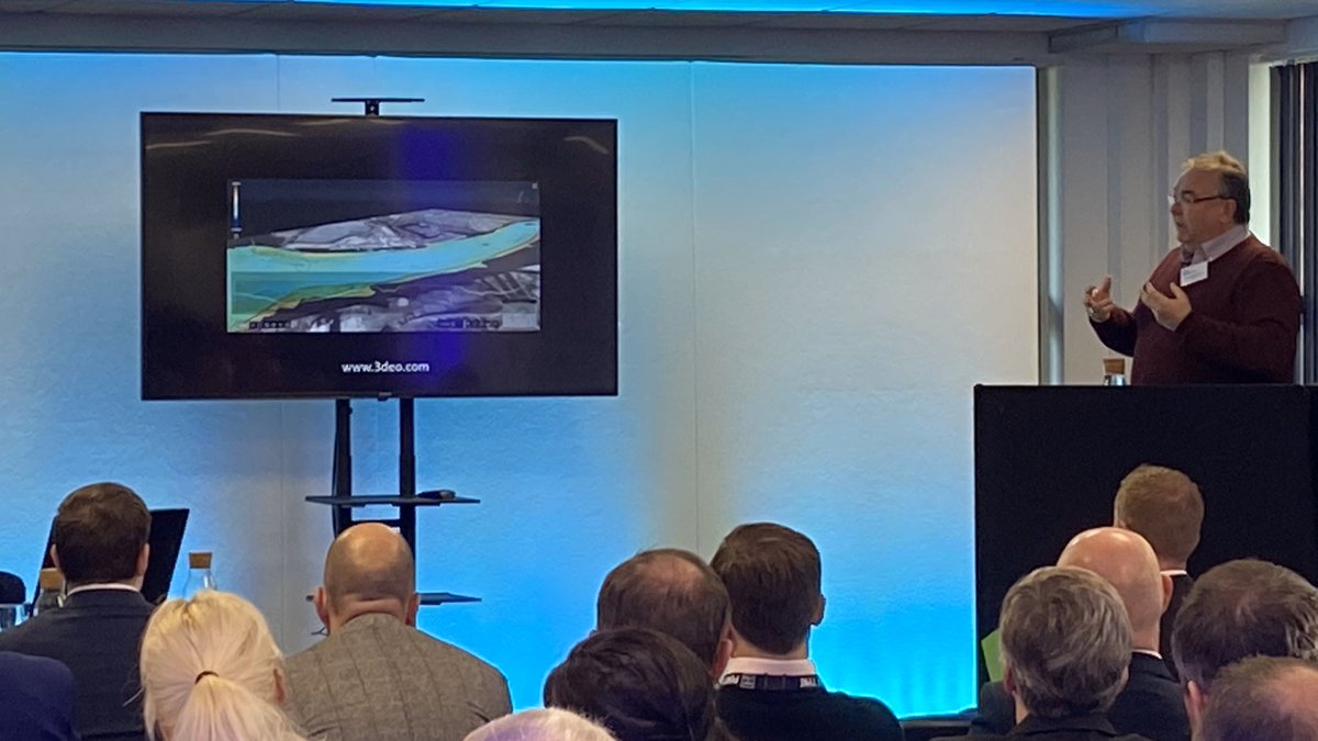 We’re all buzzing after Andy’s awesome pitch here at #innovationlive! #2050innovationhub at <a href="/PortOfTyne/">Port of Tyne</a>