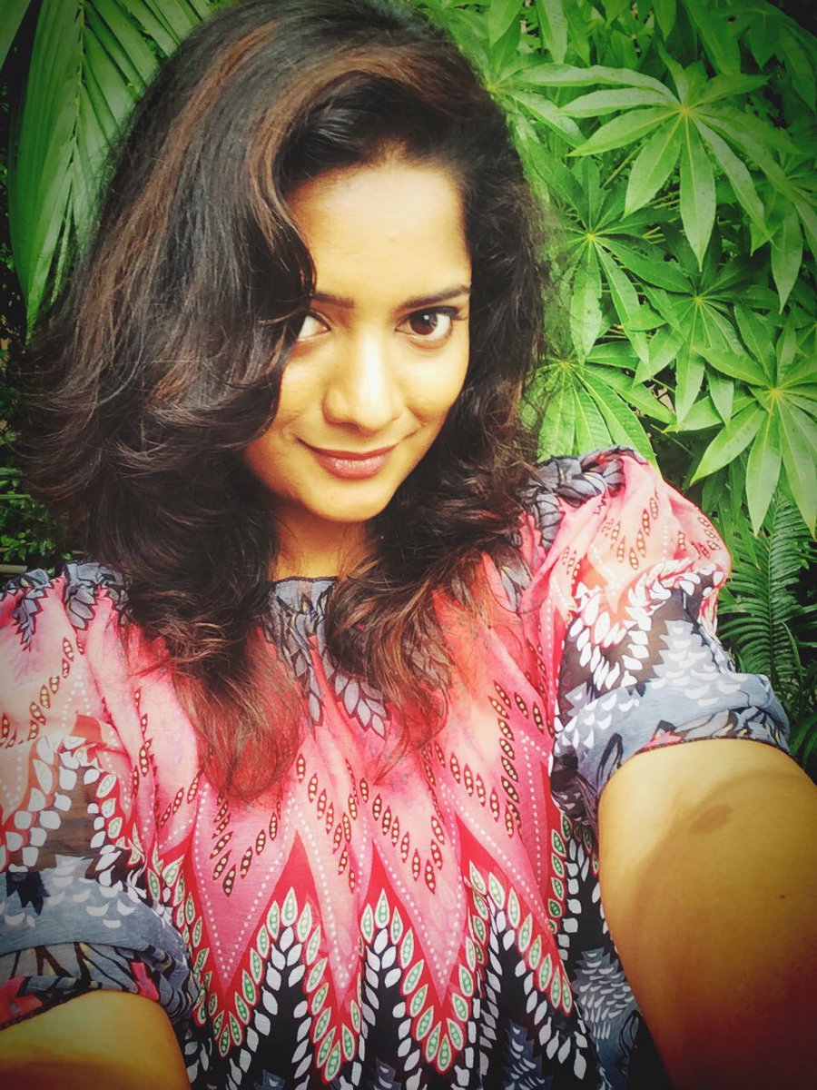 KollyActress's tweet photo. Gorgeous #Mathumila #KollyActress @mathumila10
@MathumilaFans #Fradu fame #Lakshmi #Madhumila https://t.co/S8ziZ8eqC0 https://t.co/AgkY8B330O