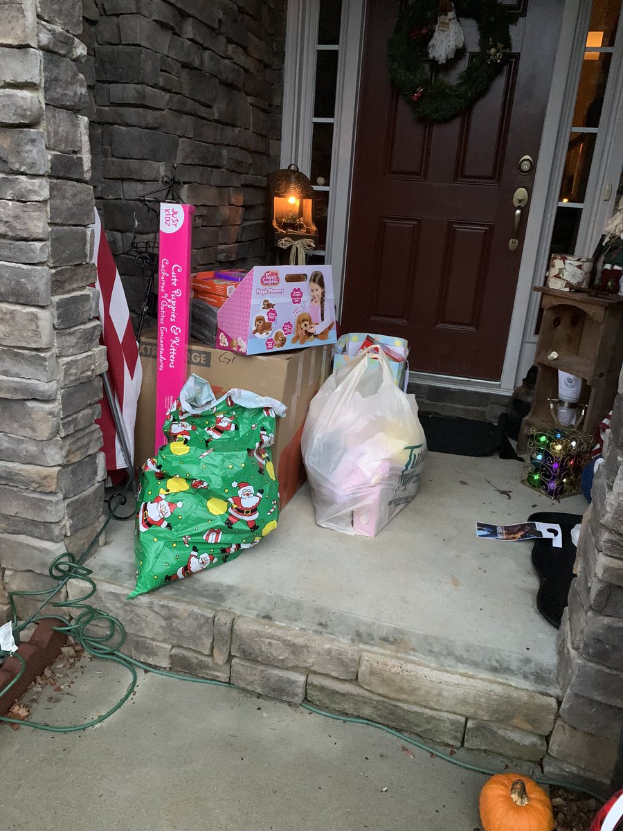 thewingsofarmor's tweet image. My stoop didn’t stay empty for long. We will be delivering presents on Christmas #homelessness