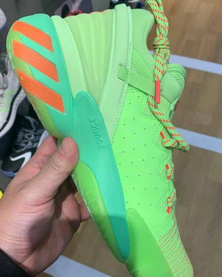 ASneakers11's tweet photo. #adidas #donissue2 , What do you think?
#Don #Donissue #donovanmitchell #Donovan #donovanmitchellshoe #donovanmitchell45 #adidasbasketball #sneakerleak #alphasneakers #alpha #hoopshoe https://t.co/vypAWM3EtK