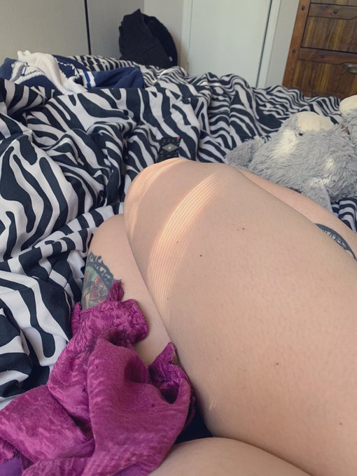 In bed thinking of you filling my tight pussy with your nice hard cock. Stretching me out till I&rsquo;m screaming<a href="/tag/mvsales"class="tags"><span>#mvsales</span></a>