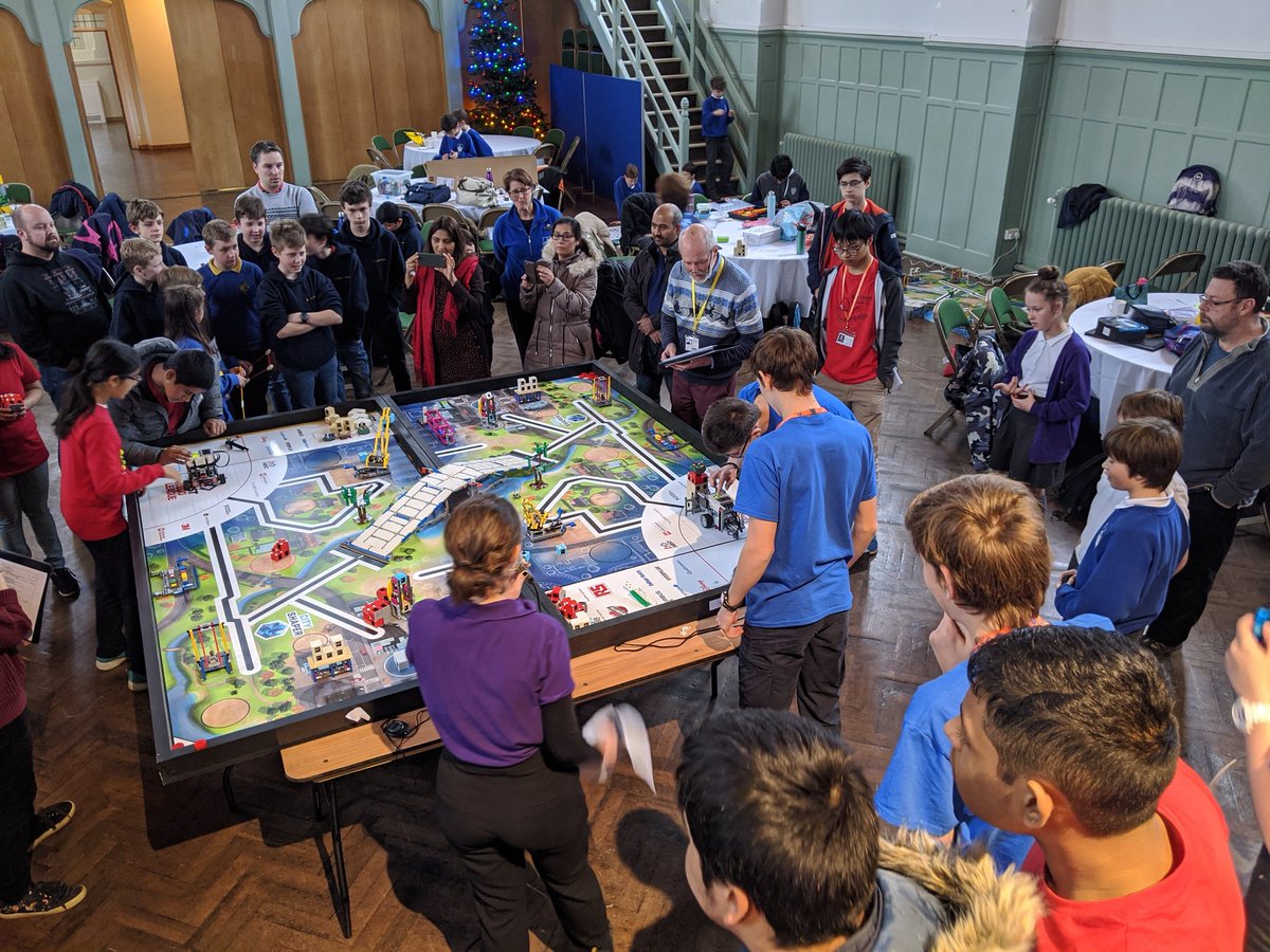 SGS_Computing's tweet image. First run, Hmmmm, second run much, much better..one run left for skyscrapers, go team #sgs , @FLLUK @stem4sussex