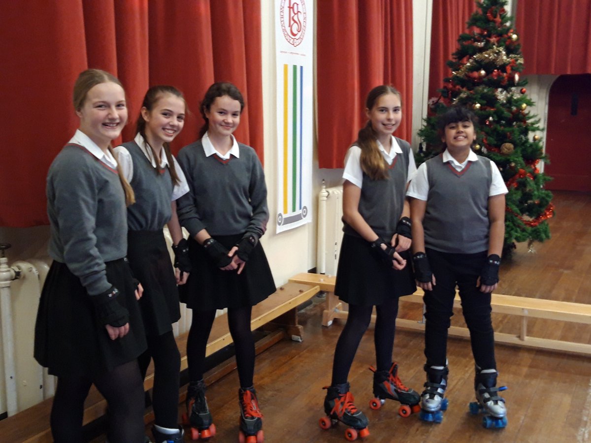 FgsCultureEthos's tweet photo. 8MG/P and 9JB/P enjoying their Roller Disco reward session as part of H&WB day @FlixtonGS. Well done to everyone who met the threshold for making positive behaviour choices this half-term! #MyPersonalBest #FGSsmsc https://t.co/Ebll7CpZqL