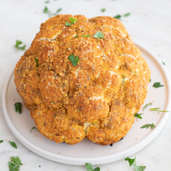 Whole roasted cauliflower, a great vegan alternative for the holidays, special occasions or everyday cooking. It’s a delicious side or main dish. simpleveganblog.com/whole-roasted-… #vegan #glutenfree #christmas #side #sidedish