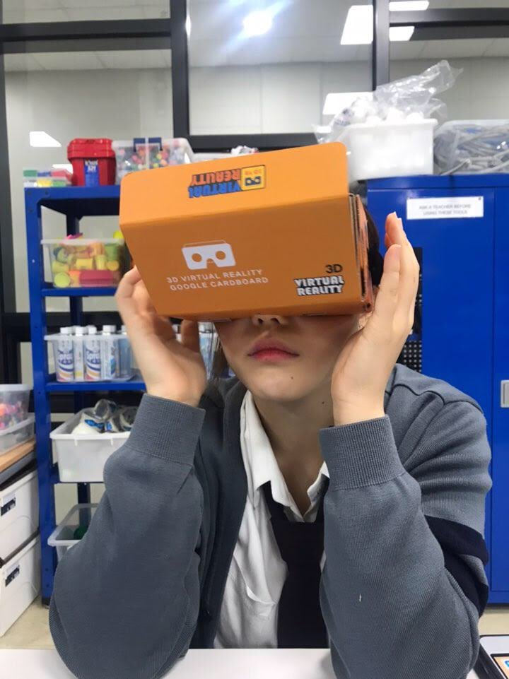 daisyteyalo's tweet photo. The fire drill alarm went off at #KISJ while AP Chinese class was touring in Shanghai! Special thanks to @joshwoodg for the #VRTour guidance #KISJWorldLanguages #KISJChinese https://t.co/roHTAlUXQU