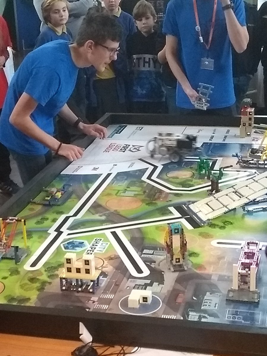 SGS_Computing's tweet image. Successful robot run from the #skyscraper team! @FLLUK @stem4sussex