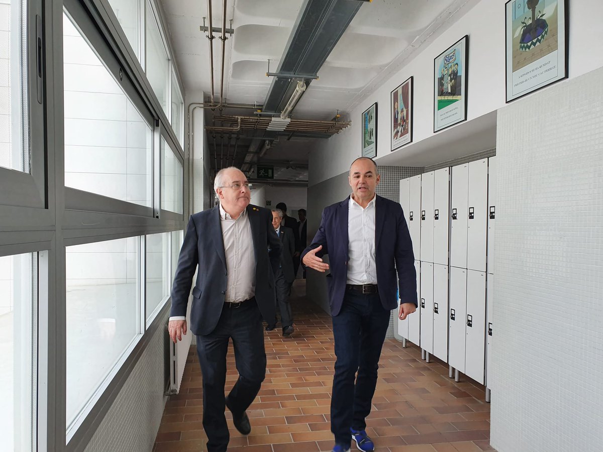 AjSitges's tweet photo. El conseller d’@educaciocat, @JosepBargallo, ha estat aquest matí a l’Escola d’Hostaleria de l’@iesjrbenapres. Durant la seva visita també ha aprofitat per a conèixer el Batxillerat Artístic i l’Aula d’Acollida del centre.
➡️ https://www.sitges.catserveis/ensenyament
#Sitges https://t.co/j2bCraJeNS