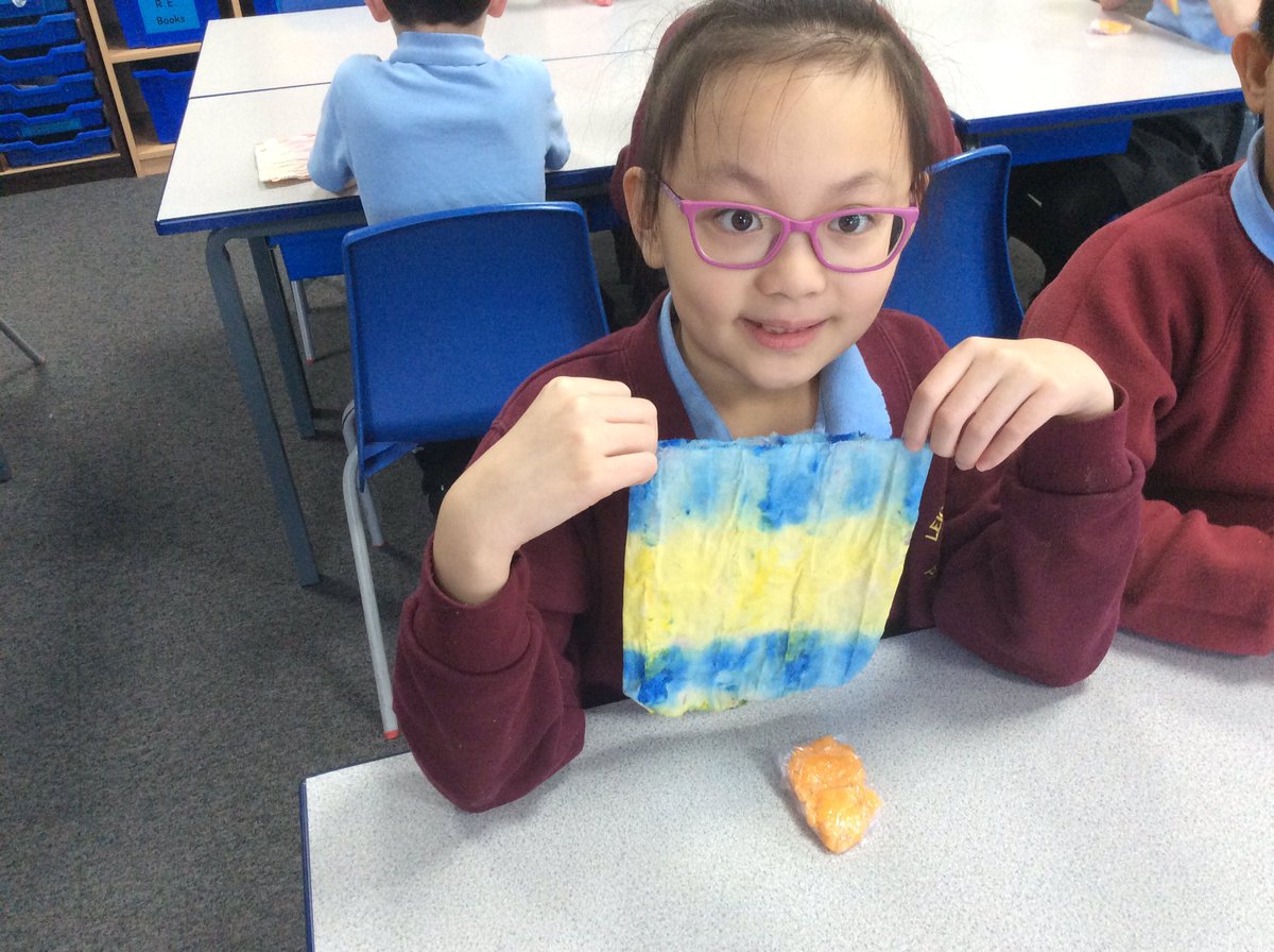 MrsHoeyLCP's tweet image. Some snapshots of the children looking super proud of their bath bombs and tie dye packaging and getting stuck into the making process. #artists #DTproject #amazing #proud #DIY @leighcentralps @Lushltd @MissMcDonaldLCP @MrsVincentLCP @MrHoughtonLCP @Cornerstonesedu