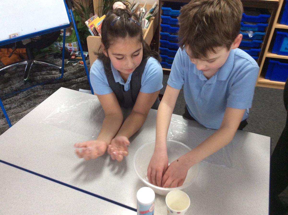 MrsHoeyLCP's tweet image. Some snapshots of the children looking super proud of their bath bombs and tie dye packaging and getting stuck into the making process. #artists #DTproject #amazing #proud #DIY @leighcentralps @Lushltd @MissMcDonaldLCP @MrsVincentLCP @MrHoughtonLCP @Cornerstonesedu
