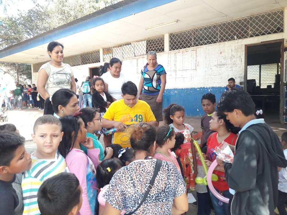 Promotoria Solidaria de #Diriamba realiza mañana recreativa con niños y niñas que el día de hoy retiran el regalo navideño gracias a nuestro gobierno de paz y renconciliación

#BuenGobierno 🤗