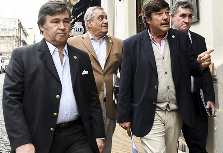 daniel_druiz's tweet photo. Cuál es el "compromiso" a seguir el diálogo si hay rechazo a las propuestas ?
«Contundente rechazo» a los derechos de exportación, al tiempo que ratificó su «compromiso con el diálogo» en la búsqueda de entendimientos. @hm_hugomoreno @FERREIRANESTOR https://t.co/t9WkZV6uff