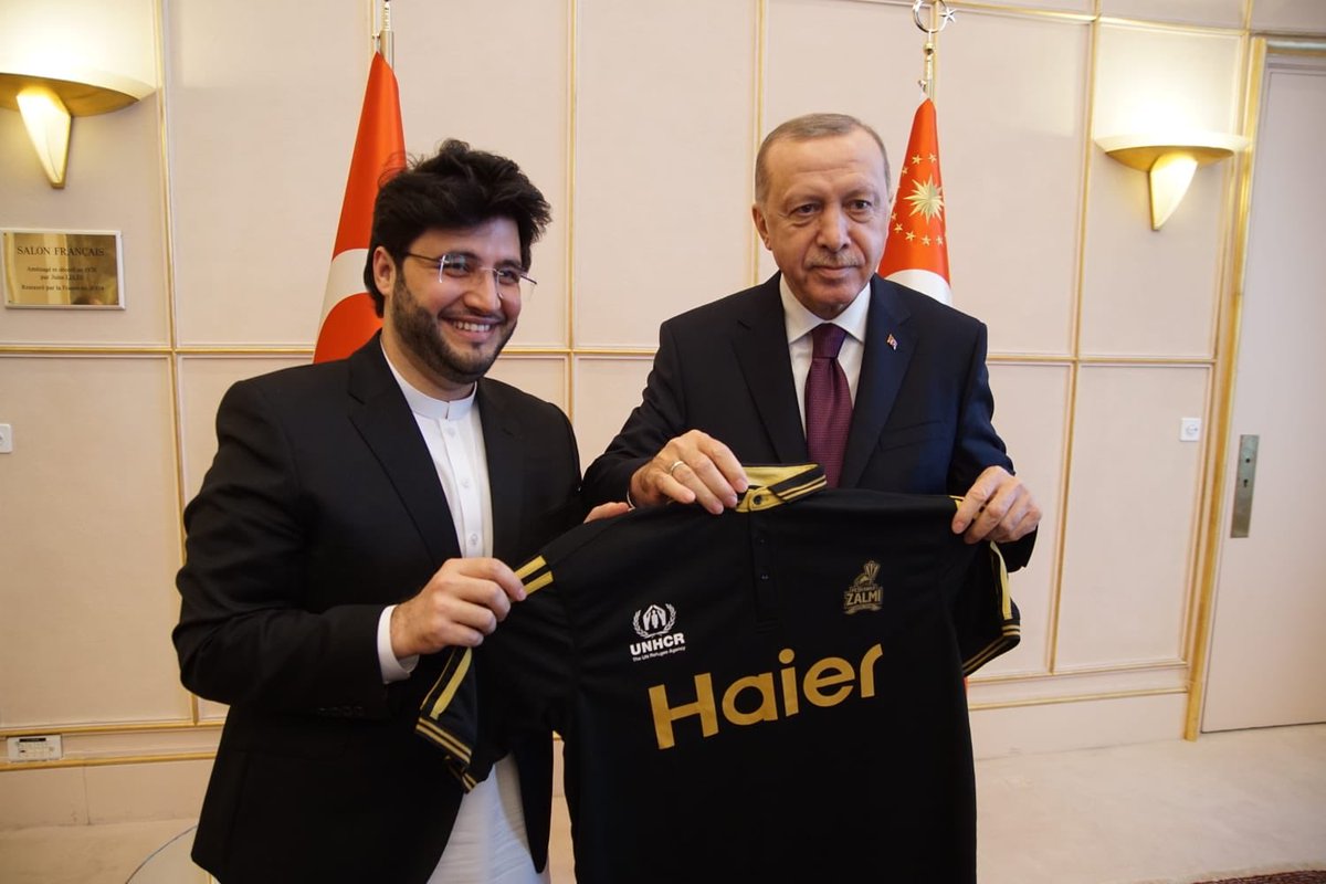 PeshawarZalmi's tweet photo. New Zalmi Fan 😍
@RTErdogan joins the Storm⚡
🇵🇰👐🇹🇷

#Zalmi2020 #yellowstorm https://t.co/5ZISlpYTRW