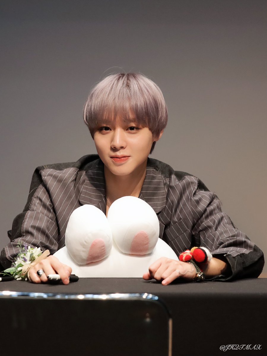 JHQTMAX's tweet photo. 잘자요~😪
그로케 쳐다보믄 오또케 자니?😍

2019.12.15 박쥬니 360앨범 마지막 팬싸
#박지훈 #ParkJihoon https://t.co/xMFeTKGqDv
