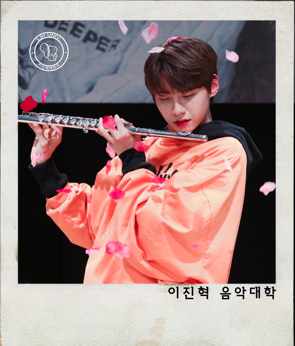 LJH_univ's tweet photo. “오늘은 끝이 아닌, 또 다른 시작”
이진혁 대학교의 새로 신설된 학과는
이진혁 음악대학입니다.
-
내일 총장님과 함께하는 행사가 있습니다.
우리는 총장님의 자랑스러운 학생이니
행사에서도 질서 있는 멋진 모습 
보여줬으면 좋겠습니다.
#이진혁 #이진혁대학교 #leejinhyuk 
#바닐라스테이지 https://t.co/JwzXYPZF1i