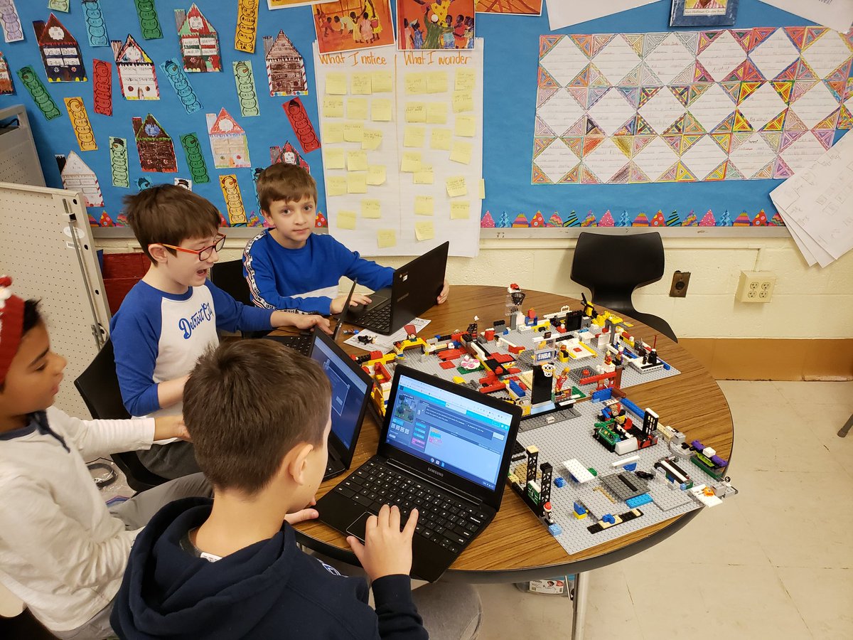 ellenmcdon's tweet image. Enjoying coding with Ms. Caneparo in 3C! #HourofCode2019 @CottleCubs
