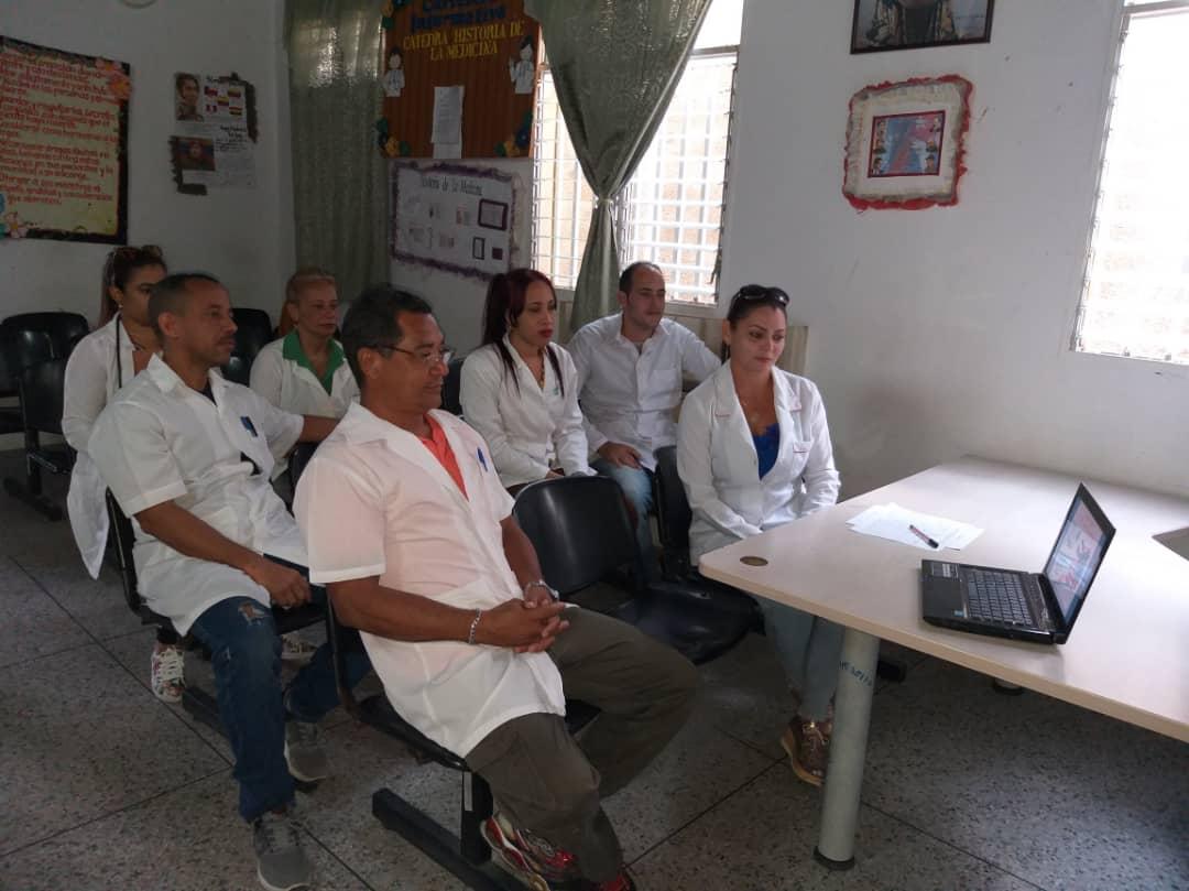 LilySargenton's tweet photo. Conferencia sobre Malaria. Actualizando nuestros conocimientos para mejorar la calidad de atención al pueblo venezolano. 
#Cubacoopera
#SomosCuba
#CubaEsSalud 
@cdi_nueva 
@LilySargenton 
@MMeridaven https://t.co/pbTaVDI7J6