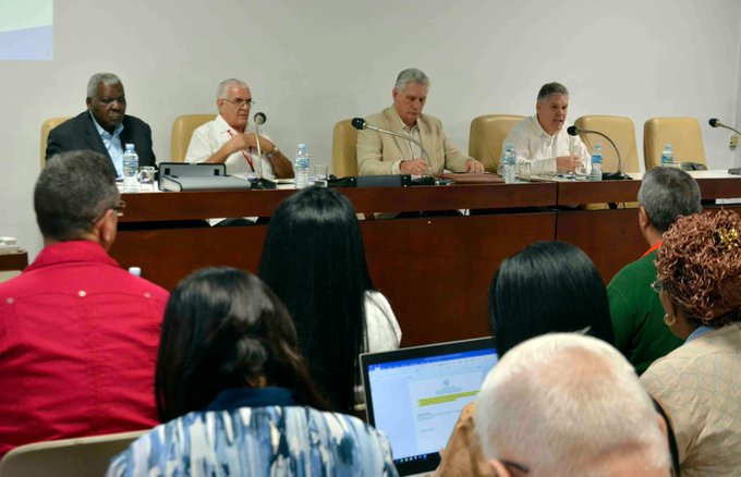 Diaz-Canel attends discussions in Committee on Economic Affairs