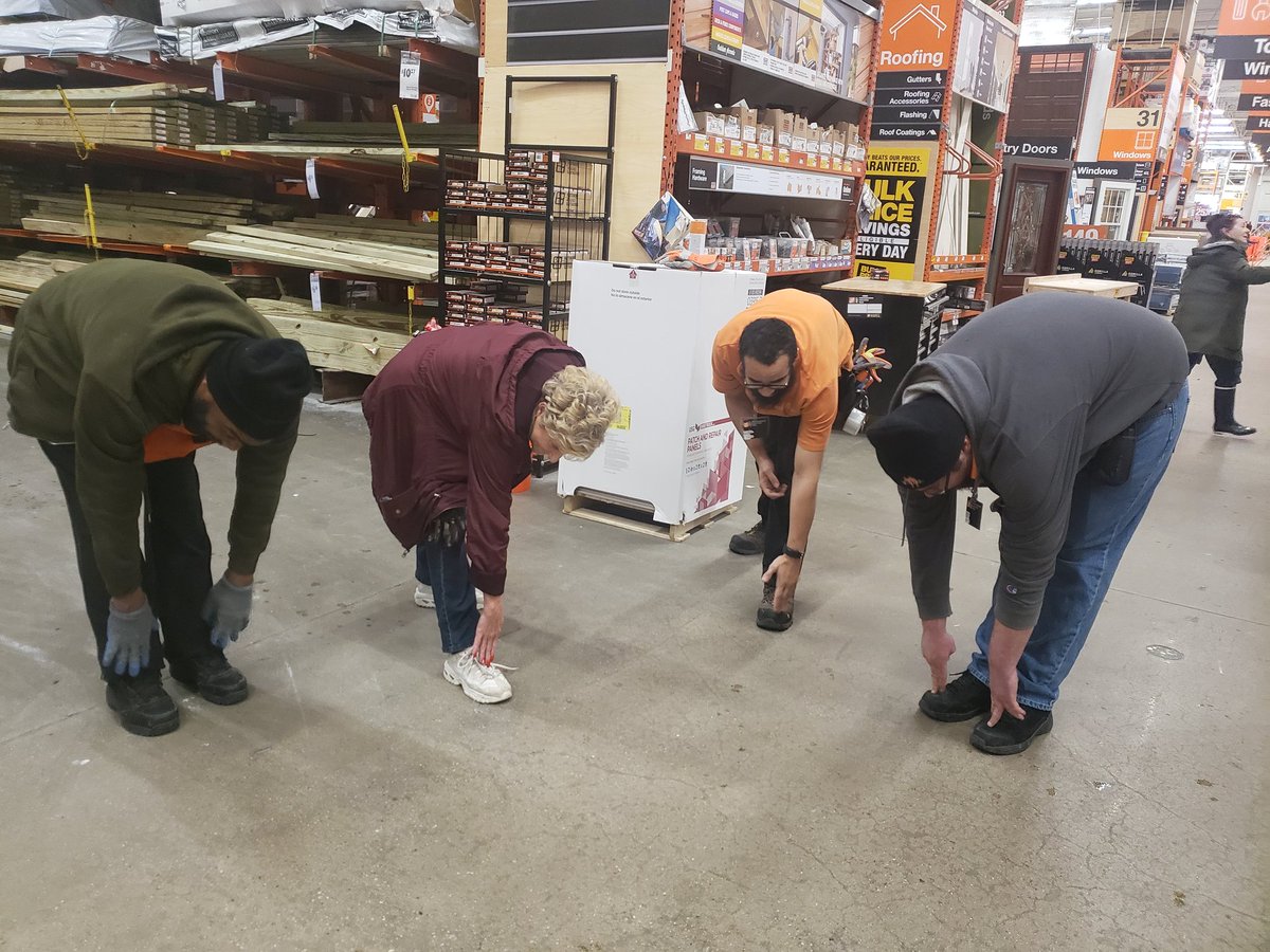 valle_kelsy's tweet photo. What a way to start working with some warm up!! Great job guys!!🏃‍♂️🏃‍♂️🏃‍♀️🏃‍♀️🏋️‍♂️🏋️‍���️🖐🖐 1218 @PettitStew @SasekMike @Tfmamadukes @johnminor11 https://t.co/FyFGScsMxK