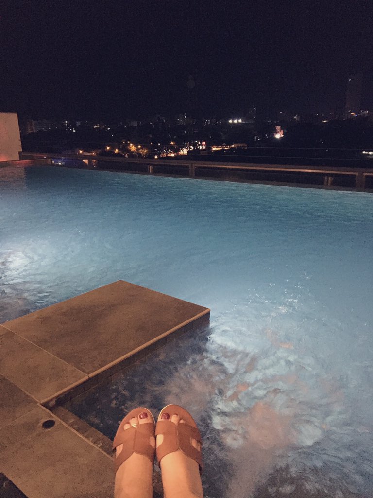 sassyc_001's tweet photo. Arrived in Sri Lanka for Xmas and New Year. Yeahhhhhh 🎅🏼💫🥂
First things first; rooftop bar and a vodka #winterhol @HotelMEcolombo https://t.co/FYnIp6r7H6