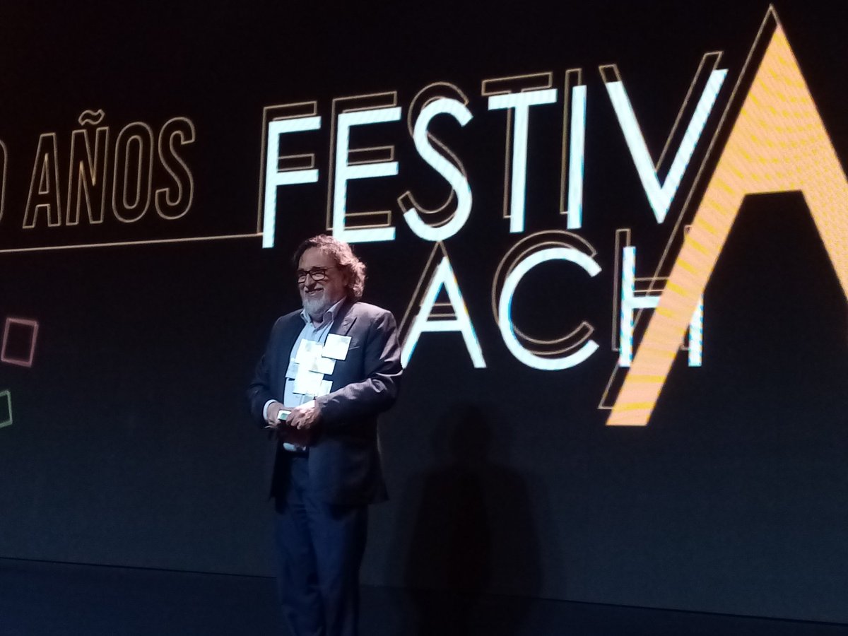 Silvio Caiozzi #YdeProntoElAmanecer recibió el Premio #ArboldelaCreatividad #Achap2019 por su contribución a la Industria Publicitaria y Cultural en Chile.