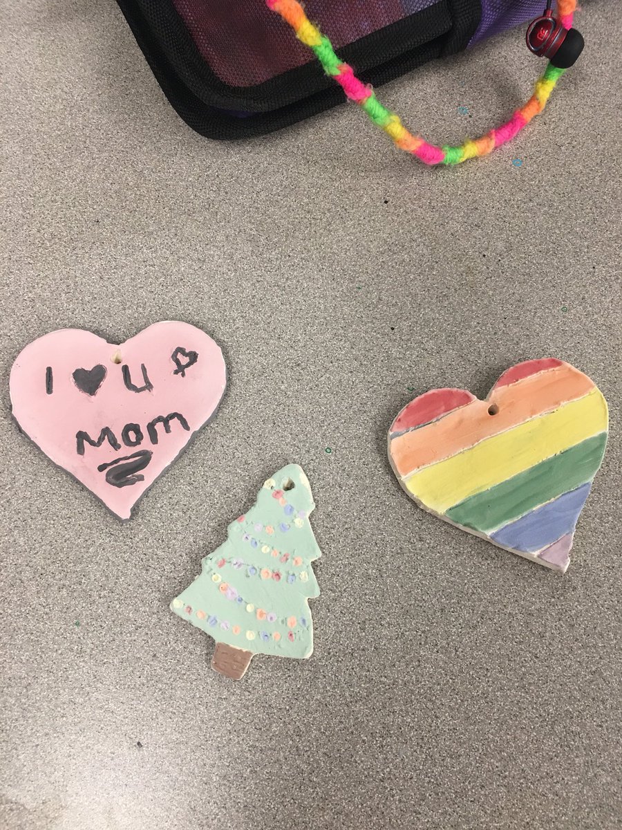 MissHitt's tweet photo. Lots of holiday cheer in Art today glazing clay ornaments and wrapping them up to gift! #gmsw @GahannaMSWest https://t.co/Ico1iaQoln