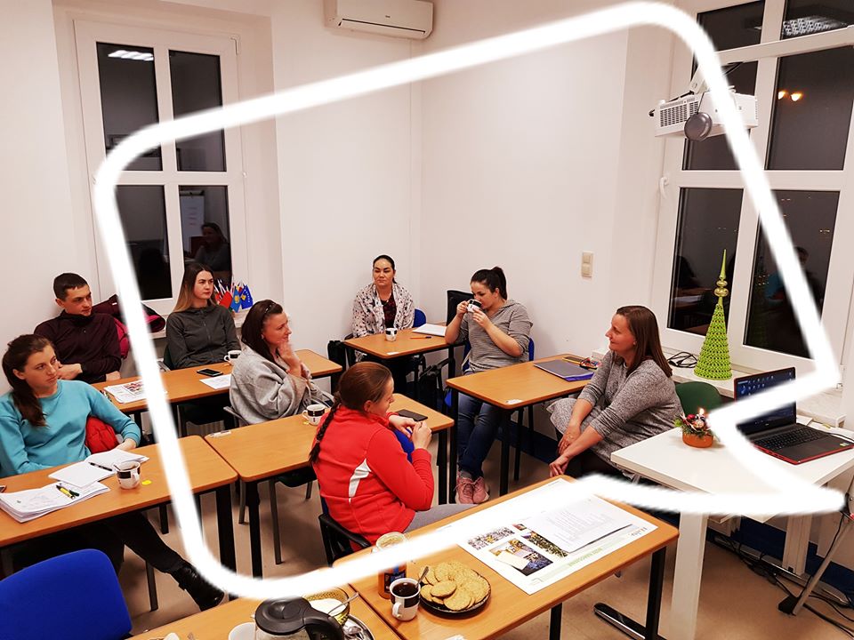 ARP_zory's tweet photo. W Żorach ruszył Klub konwersacyjny języka polskiego "Pogaduchy przy herbacie", który prowadzi Manuela Prekiel.

Więcej na: https://t.co/xmLj639kSt https://t.co/9sOzYFQFX3
