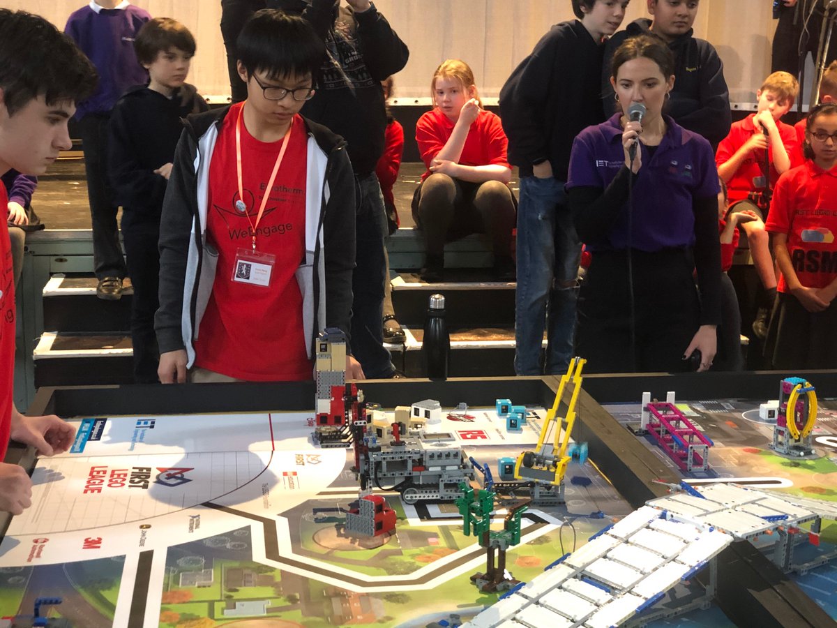 SGS_Computing's tweet image. Round three for #TeamSkyline VS #YoungEngineers