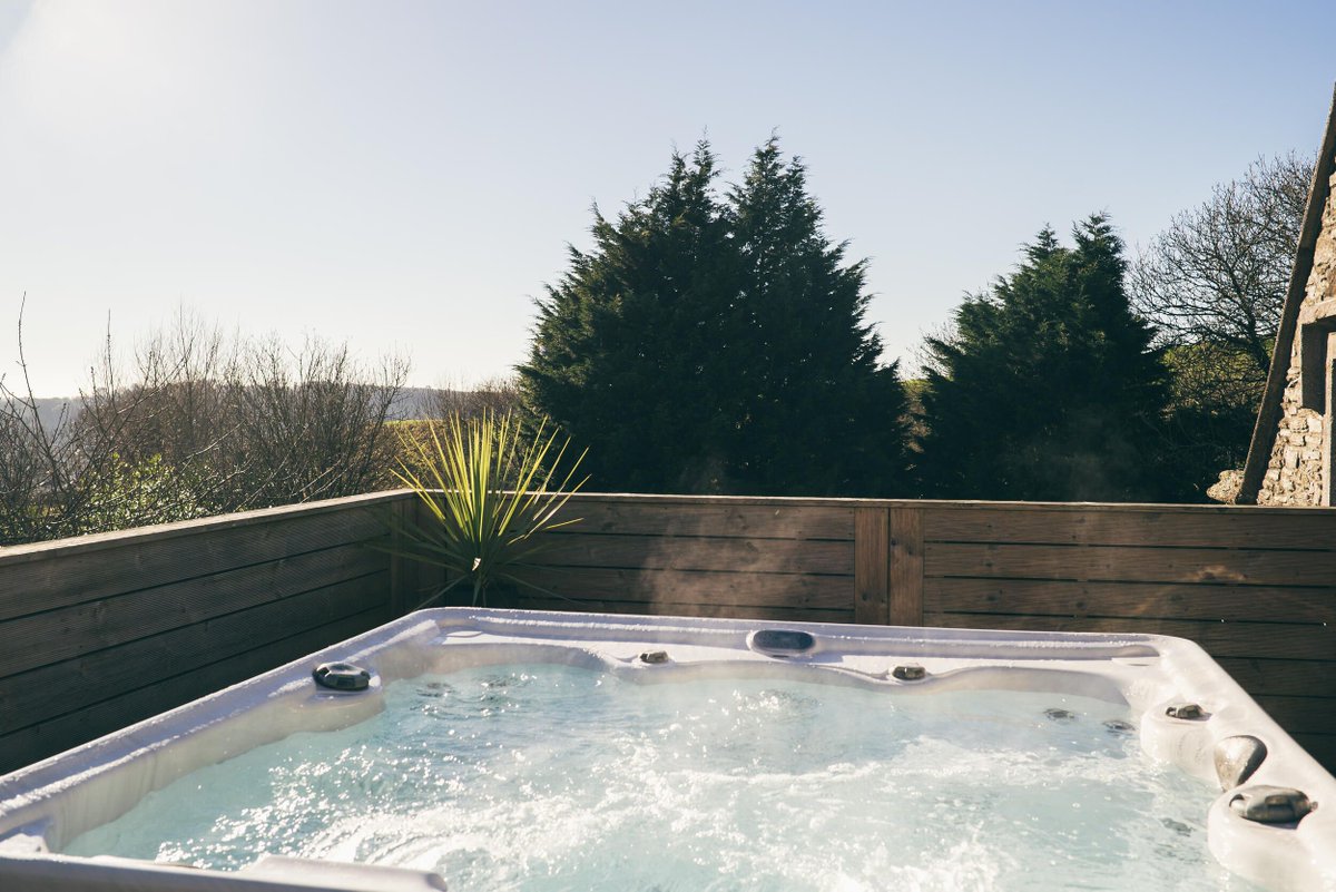 BoringdonHall's tweet photo. Dare to dream... ✨ Our Royal Suite has had a makeover just in time for #Christmas. A room in #Plymouth that you can sit outside in the warming Jacuzzi on your private terrace & look up at the stars, with a backdrop of the #Devon countryside; what more could you want? #Boringdon https://t.co/g1Ykn0x65h