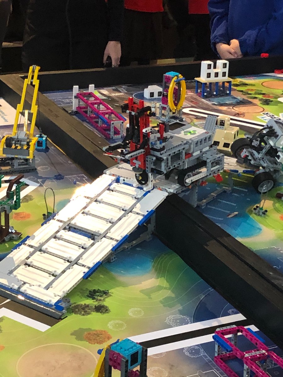 SGS_Computing's tweet image. A spectacular finish for #TeamSkyline with an extra 35 points!