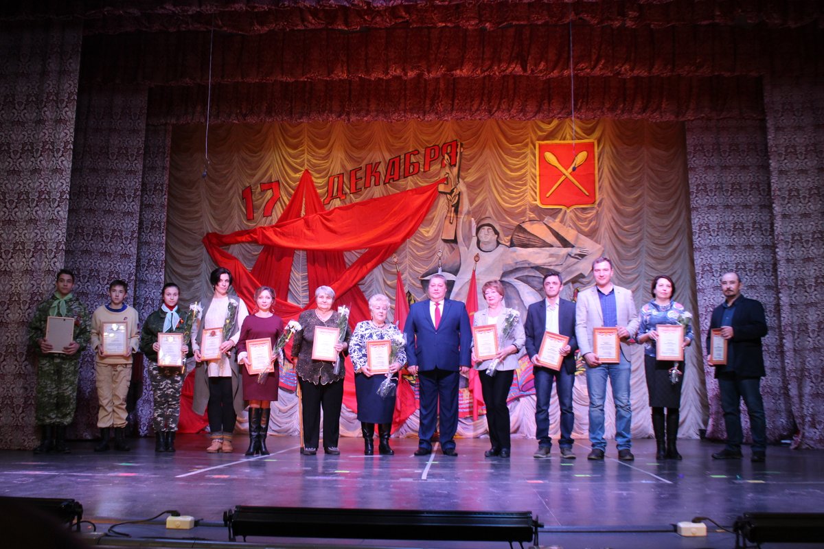 <a href="/Tularegion71/">Правительство ТО</a> Глава Алексина Эдуард Эксаренко призвал алексинцев не терять связь поколений и сохранить в памяти потомков подвиги бойцов