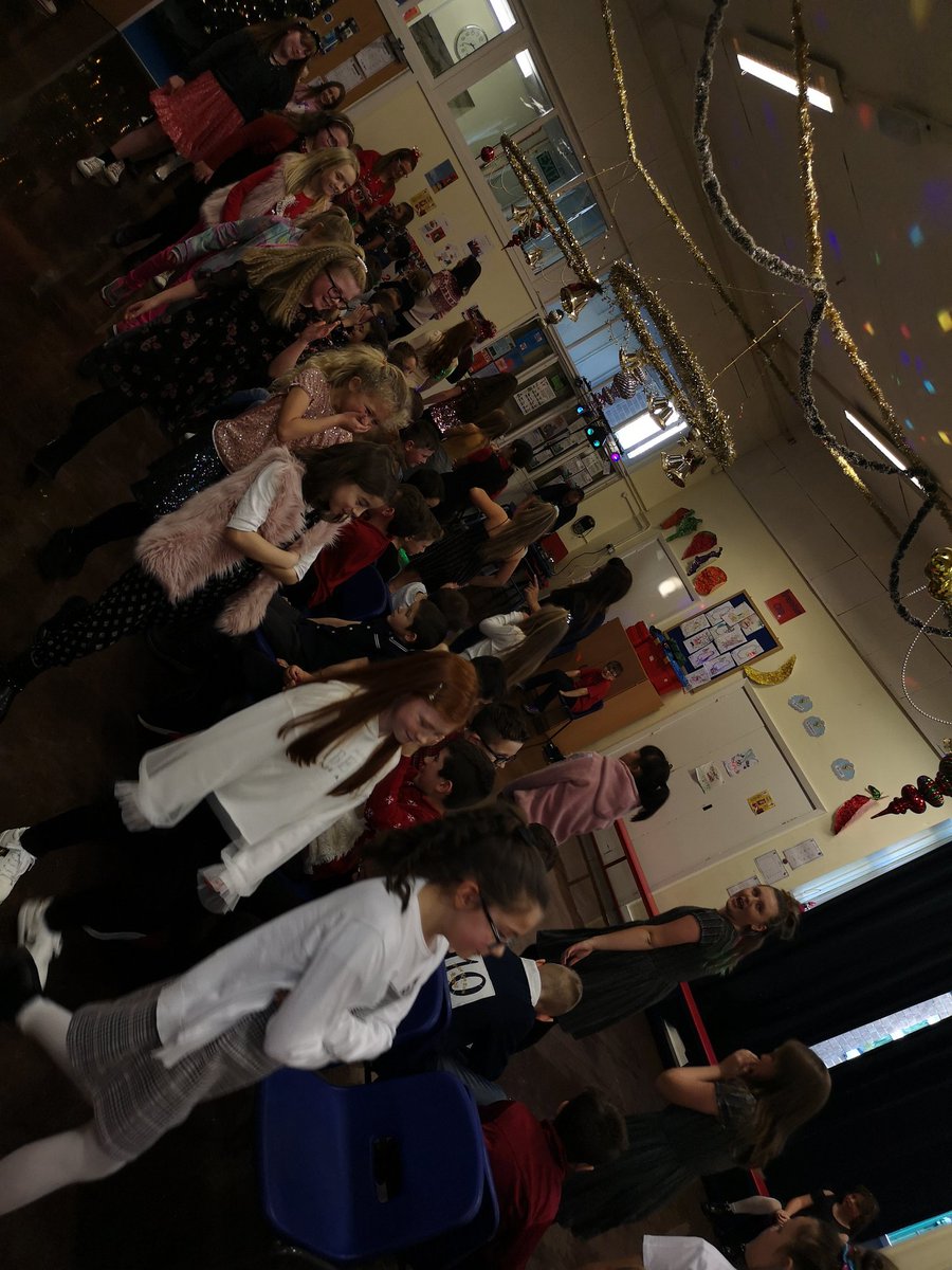 UpperRhymneyPS's tweet photo. The chair game! #juniorparty https://t.co/IYS6fn966F