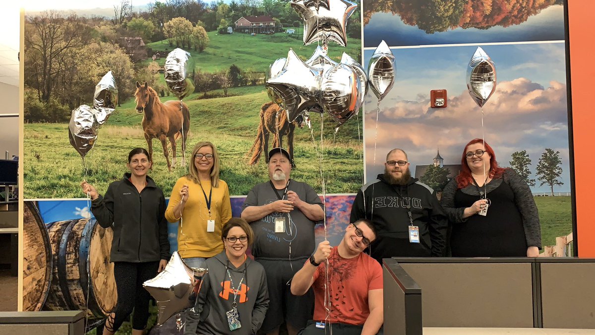 CeceOscc's tweet photo. Team Tyler conquered “Media Monday” on yesterday.. Ending the day w/ 13 AALs BEATING their BEST DAY ! #redhatsupport from @OS_CallCenter  in @ashland_cc  aka cASHLAND 🤑! #Tugglenation Way👏🏾To👏🏾GO!! @TylerBowling19 https://t.co/jGKQqDkTAa