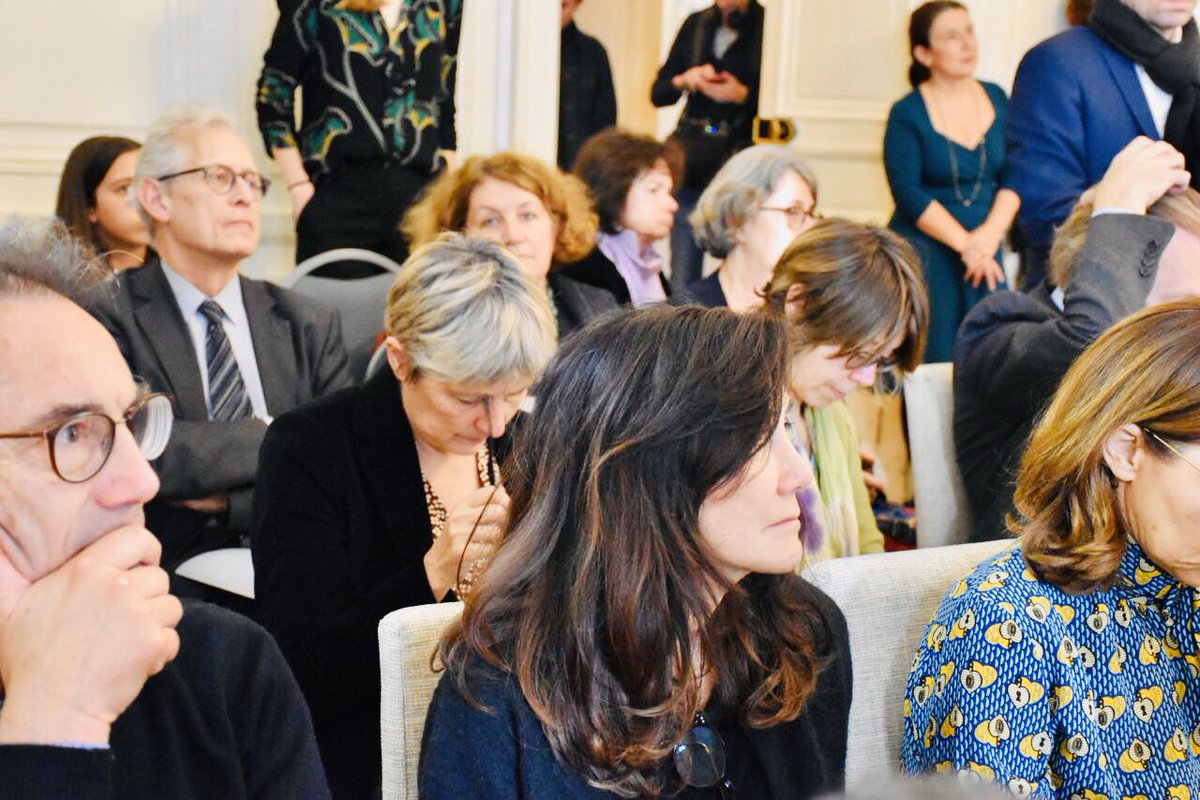 .  @BrigitteGresy et le  @HCEfh préconisent de s’attaquer au sexisme financier et d’étendre la parité aux Comex et Codir des entreprises.  #FemmesEco