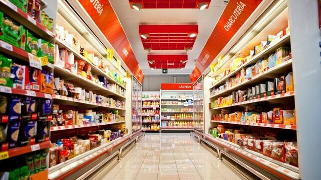 eldiarioes's tweet photo. Greenpeace denuncia que ninguna cadena de supermercados en España toma "las medidas necesarias" para eliminar los plásticos https://t.co/SGHxU31MO4 Lo cuenta @fer_bargar https://t.co/Yu12r3Kn48