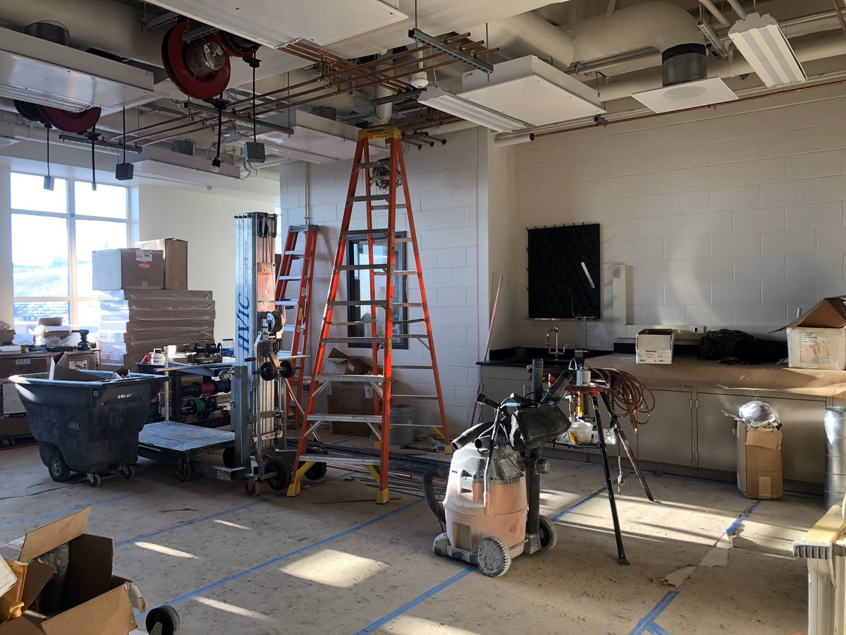 avblanch's tweet photo. The joint atmospheric lab @PurdueEAPS is coming along nicely 😍 #CloudMicrophysics #SoMuchScience #SoLittleTime https://t.co/cAzuW7z3t1