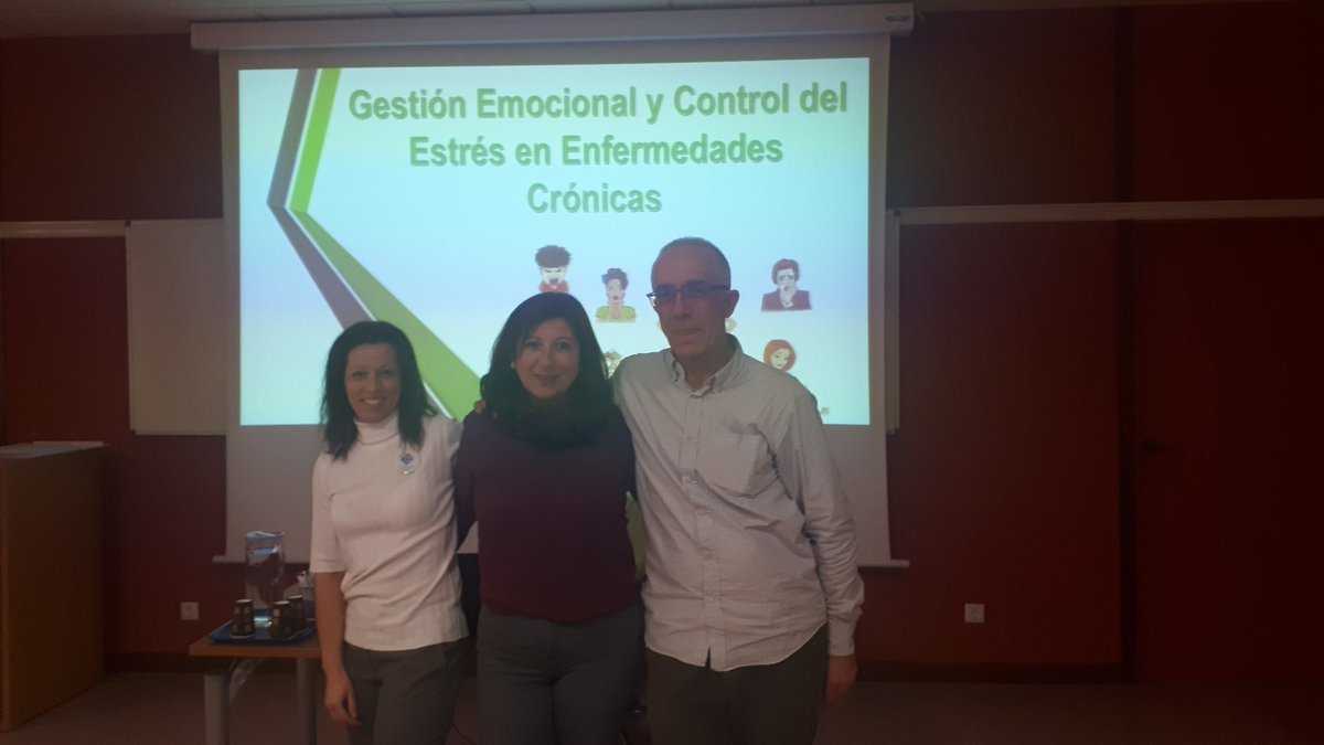 Esta tarde disfrutaremos de varios talleres. El de Gestión Emocional y Control del Estrés en Enfermedades Crónicas correrá a cargo de nuestro presidente y nuestra psicóloga, Eva Sánchez.