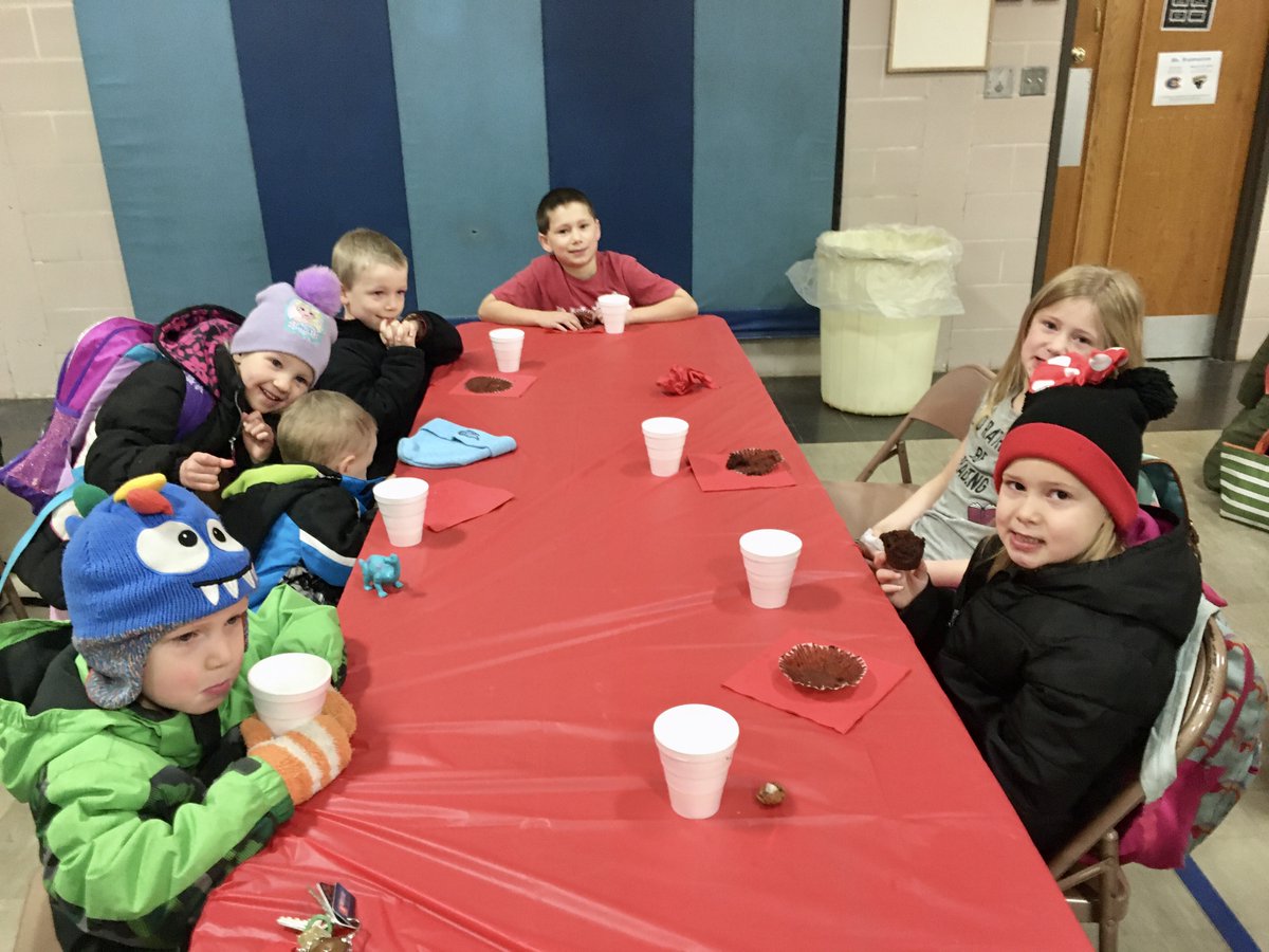 nicksofio's tweet image. Great turnout this morning for our Merry Muffins Breakfast.  @missbrookemay and the 4th and 5th Grade Choir did an amazing job entertaining the crowd.  #ALASconnectED #LKCanDoKids