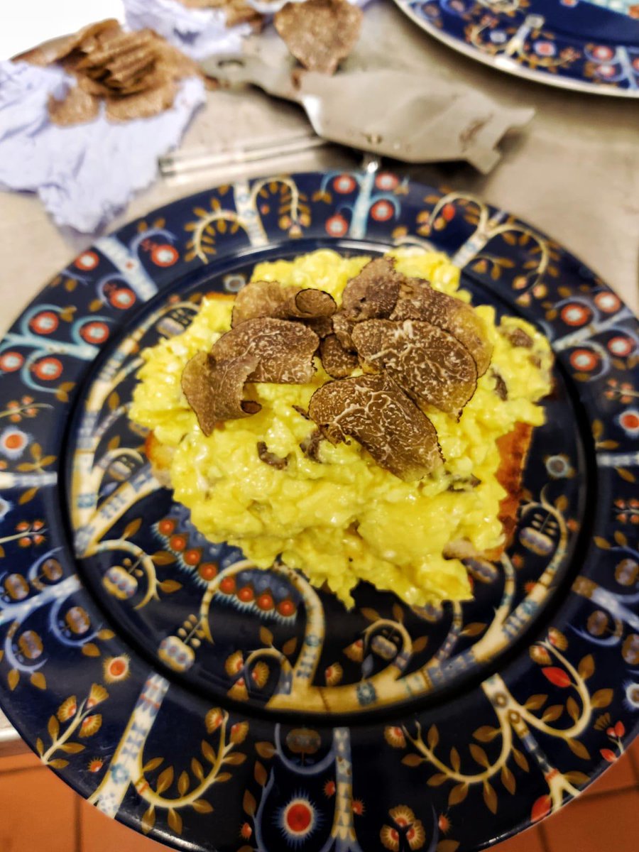 FineCheeseBelgr's tweet photo. Splendidly delicious dishes created by our talented chef Maggie using Fresh Black Winter Truffles... Scrambled eggs on toast, and mac &amp; cheese using Keen's Cheddar🤤 https://t.co/xQSJfouww7