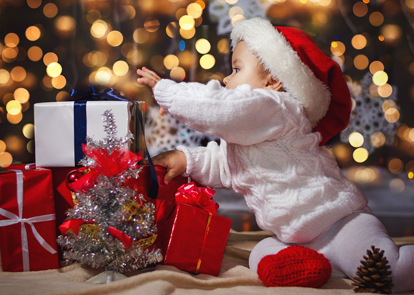 ReadBrightly's tweet photo. From holiday-inspired fare to timeless classics and educational read-alongs, our holiday gift guide has something for every little bookworm. https://t.co/xKNv6OFgld  #readbrightly https://t.co/M4QX7sLMNl