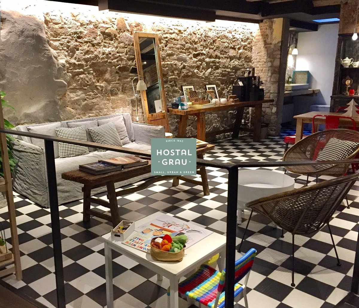 Enhorabuena a las entidades reconocidas con el #CompromísperalaSostenibilitatTurísticaBarcelona @Biosphere_RTI 
Y en especial a #Yök <a href="/HOSTALGRAU/">Hostal Grau Bcn</a> y @INOUTHOSTEL porque sois un ejemplo de integridad y coherencia para todo el sector 💚