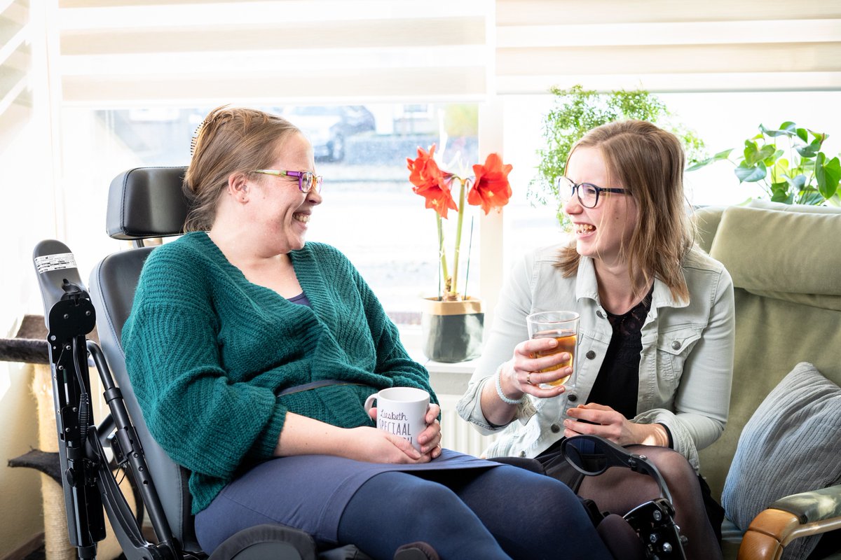 Het mooiste gesprek van het jaar: dat met Liesbeth en Mariët. Wat een krachtige vrouwen. Hoe belangrijk het is om naar elkaar om te zien! ❤️

‘Aan mij vroegen ze niets, ik maakte geen deel uit van hun leven...'

movisie.nl/artikel/eerste… <a href="/Movisie/">Movisie</a> <a href="/MinVWS/">Ministerie van VWS</a> #eenzaamheid #informelezorg