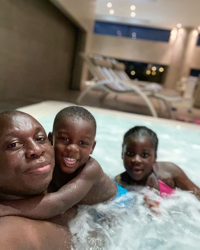 MinangNguema's tweet photo. Momentos que no tienen precio...
#family #familia #nosqueremos #love #equatorialguinea #guineaecuatorial #malabocity #malabo #lifestyle #luxurylifestyle #picoftheday #FamilyTies #LoveActually https://t.co/OByJpDFgZH