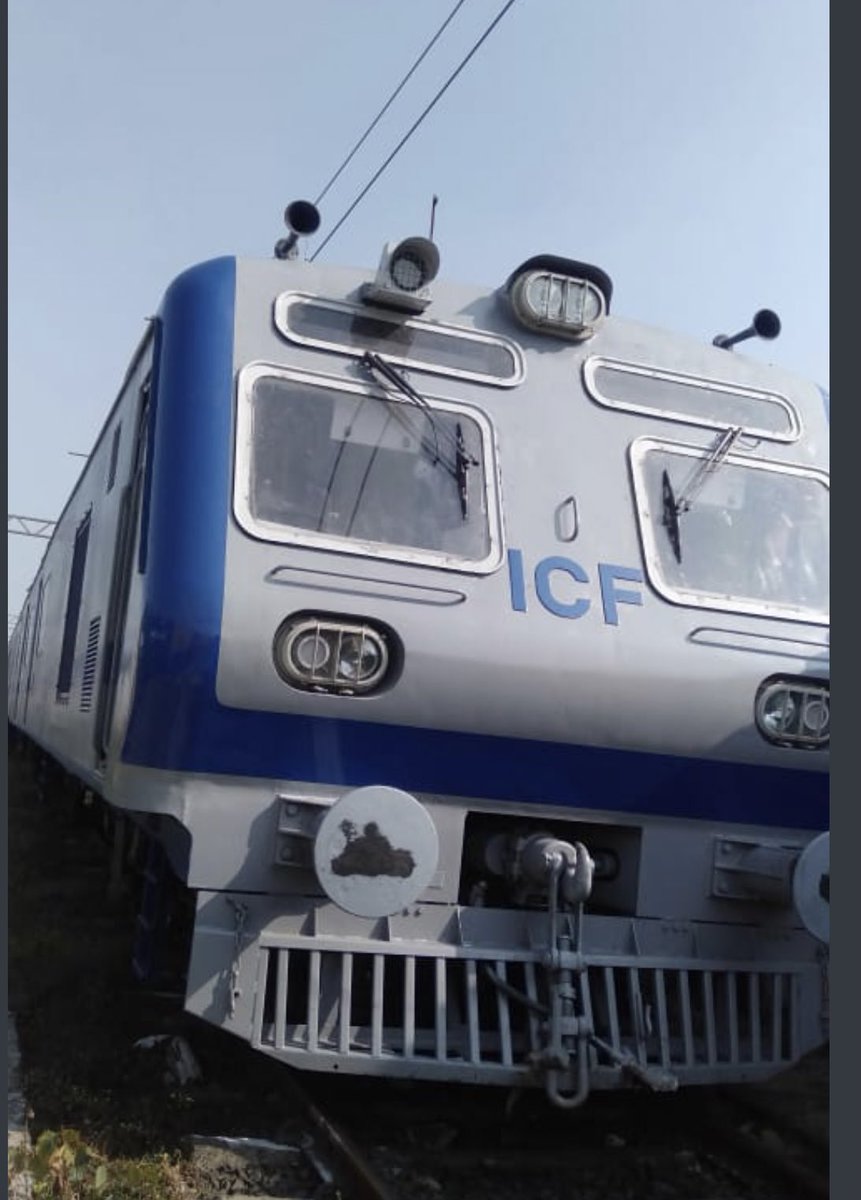 iAroosaAhmed's tweet image. The @Central_Railway first #AClocal train to be operated by a motorwoman. @drmmumbaicr to begin trials of AC trains soon. @shailesh505 @mumbaimatterz @mumbairailusers #Mumbai