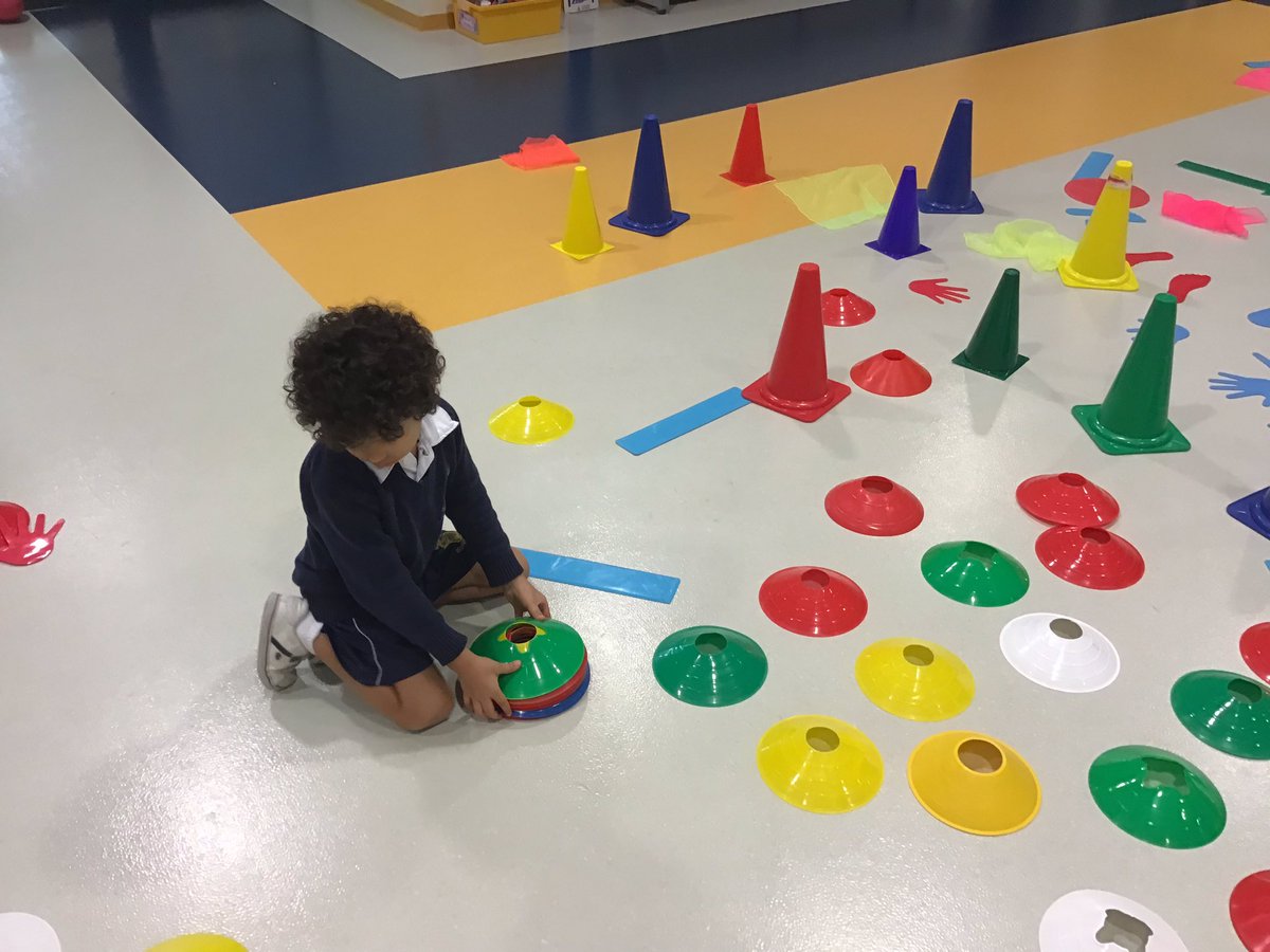 ReptonADJrSport's tweet photo. FS2 Dolphins really enjoyed their last PE lesson of Term 1, they were given a range of equipment to create their own games #ReptonADteamwork #ReptonADcreativity #ReptonADleadership #ReptonADPE @ReptonADFS2 https://t.co/sJFkyInicg