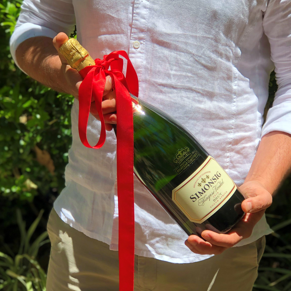 SimonsigWines's tweet photo. Go big or go home with 20% off our party-size magnums, as well as Kaapse Vonkel 3L, until 31 December 2019 π₯
Shop now: https://t.co/TTVbu6Jn9p.
#festiveSimonsig #sipSimonsig #GiftGuide https://t.co/ht49KMogwy
