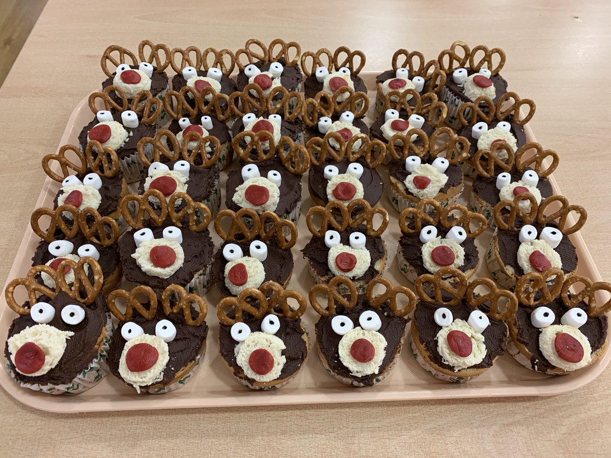 SASHerts's tweet photo. Today Form 5.6 helped decorate the Christmas cookies for the Christmas lunch whilst @ChartwellsInd made gorgeous cupcakes & a gingerbread house! The boys had a great time even though these tasty treats weren't for them. It was very charitable of them to help! #truechristmasspirit https://t.co/c9WZn8Xgzm