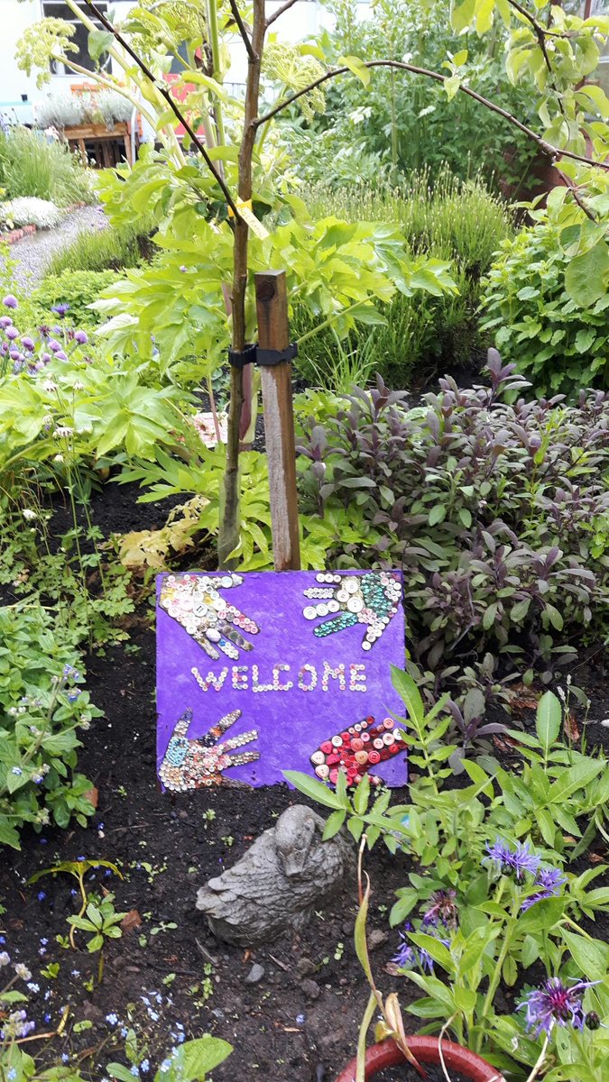 greenspacescot's tweet photo. #greenadvent Day 21: Greenspaces are welcoming spaces. Scotland has hundreds of community groups working in gardens and greenspaces that will always welcome a new face.
#greenspace #parks
#adventcalendar https://t.co/vHqfInX7JL