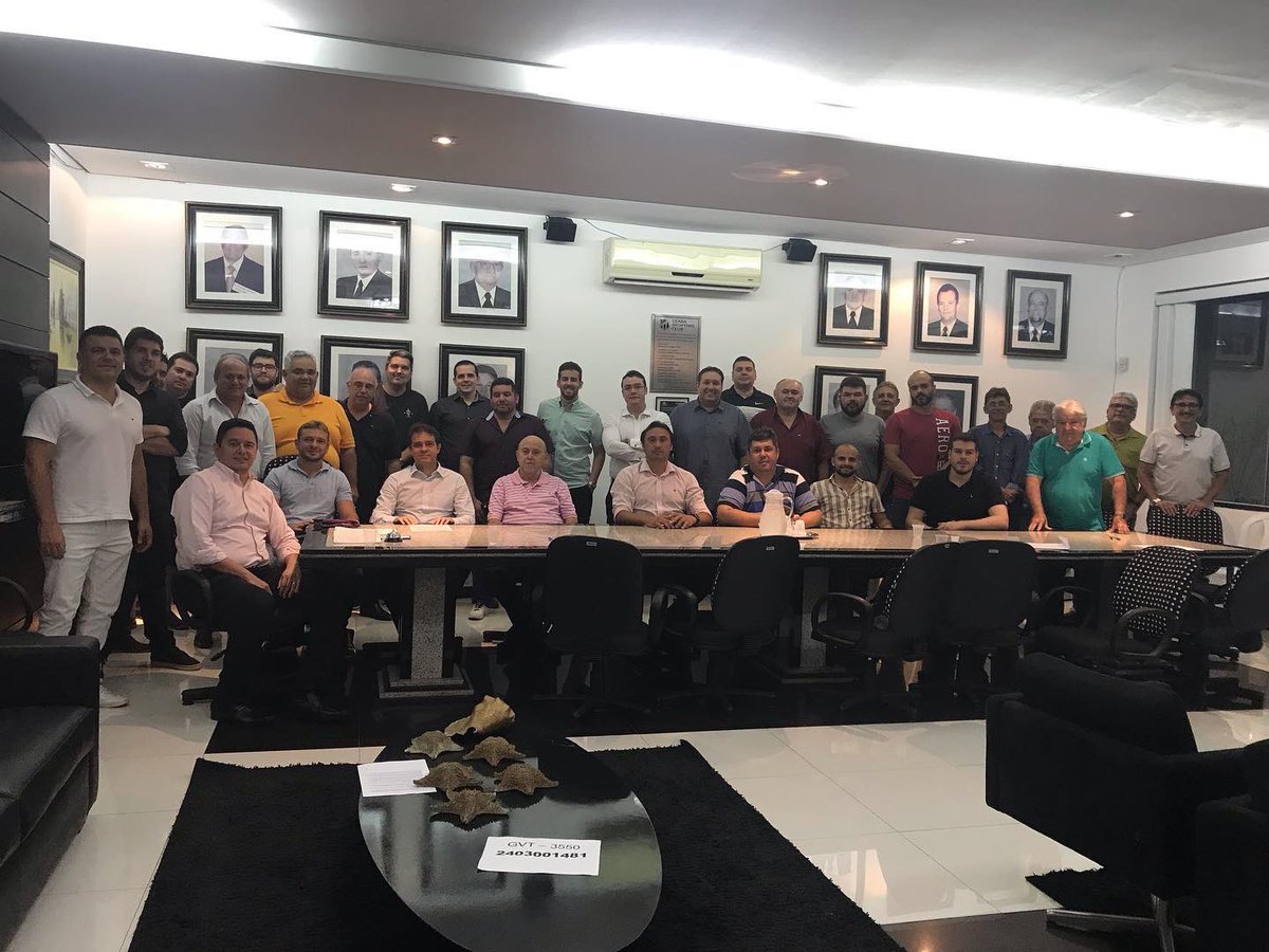 Vozao_com's tweet photo. Que a força esteja com vocês!!! Façam um @CearaSC diferente, a começar pressionando o lado negro da força  @RobinsonCastro1 , a não deixar ele fazer o que quiser no clube. Não queremos só Diretas, queremos muito mais que isso. Continuem firmes!!! https://t.co/4p7ycyOMI0