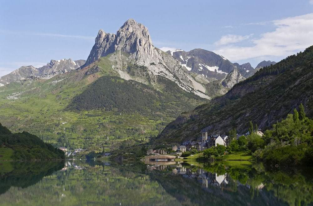 exploravia's tweet photo. ¡Amante de los paraísos naturales! ☃️ 🏔 🏔 🎒 ¿Tienes planes de escapada para las próximas semanas?
#Lanuza, en el Valle del Tena (Huesca), puede ser un buen destino para estos días... ¿Qué te parece?
..
https://t.co/CpeXDFRRVD
#Exploravia #appturismo
📸 Poliki / V.Villamón https://t.co/jbwUl1bLtp